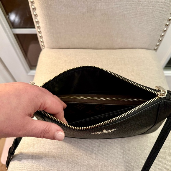 kate spade black pebble leather crossbody with gold hardware - Picture 11 of 13